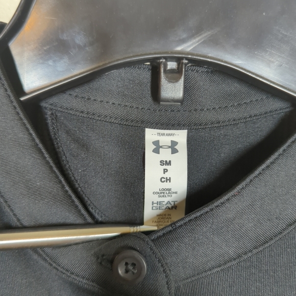 Huntress Under Armour Polo Black Size S Embroidered NWT - Picture 2 of 7